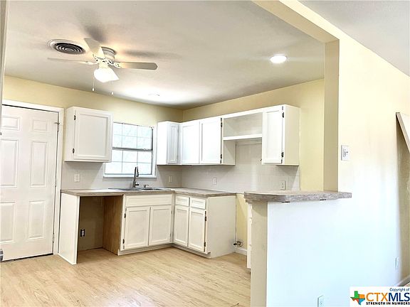 5th image of 902 Highland Ave