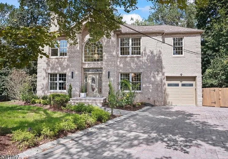 4 bed, 2765 sqft, $6,850 — Photo 3