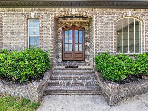 2nd image of 76 Carlyle Pl