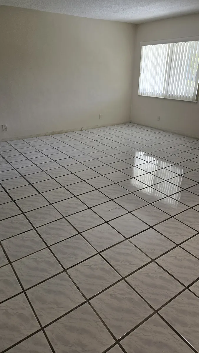 Building Photo - 581 Blue Heron Dr #108B