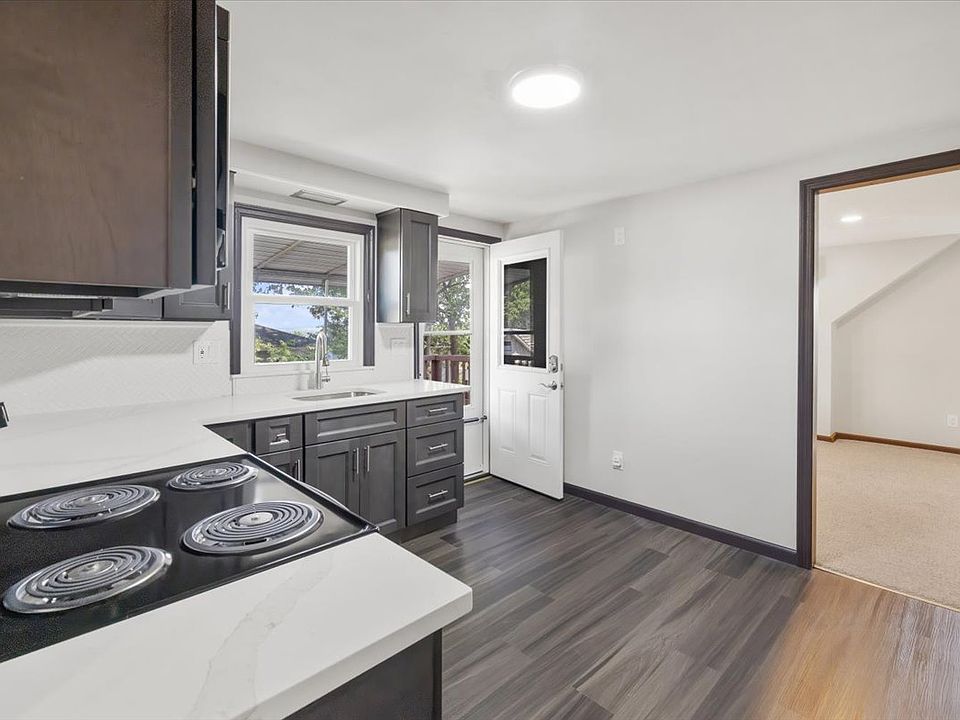 EAT-IN-KITCHEN