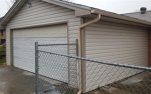 3rd image of 301 W Phillips Ct