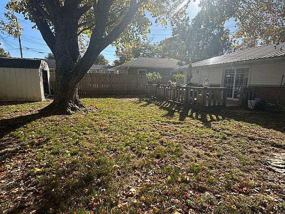 5th image of 102 Sherry Ln
