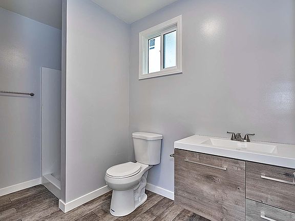5th image of 6850 Radford Ave #6850