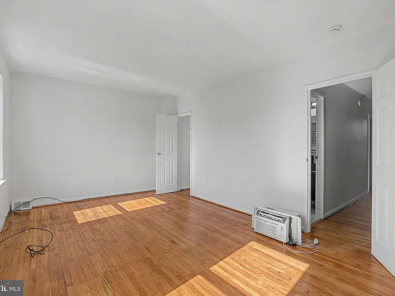 915 N 6th St — Photo 37