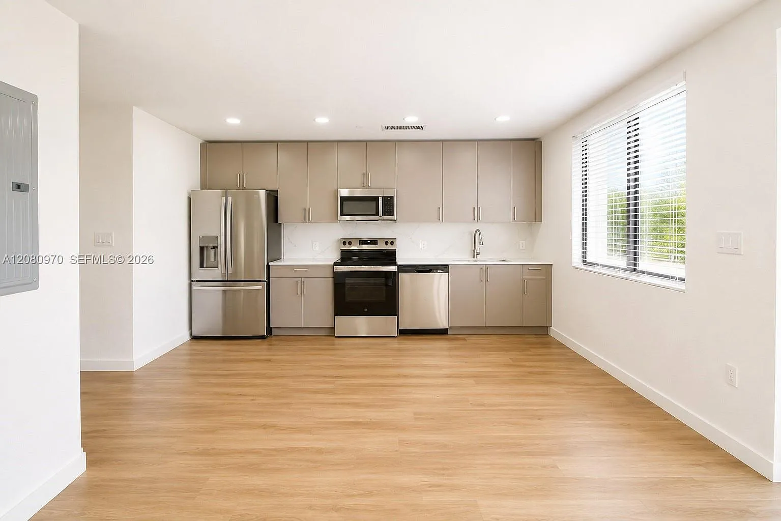 3 bed, 3.0 bath, 1436 sqft, $3,650 — Photo 4