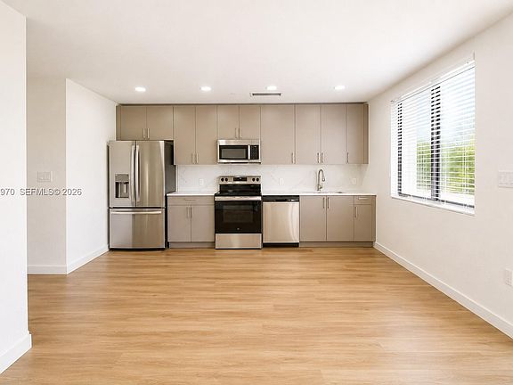 4th image of 12554 SW 194th Ave #B