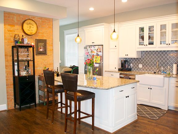 Kitchen set for entertaining