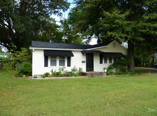 108 W Donaldson Ave, Raeford, NC 28376