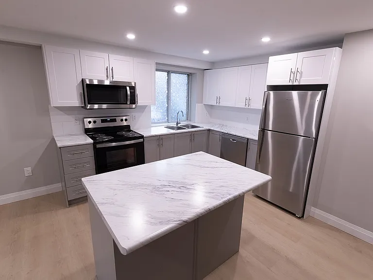 349 Queenston St — Photo 23