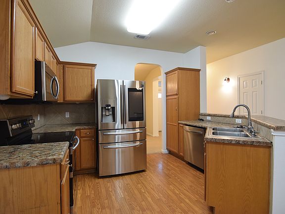 5th image of 606 Cattail Cir