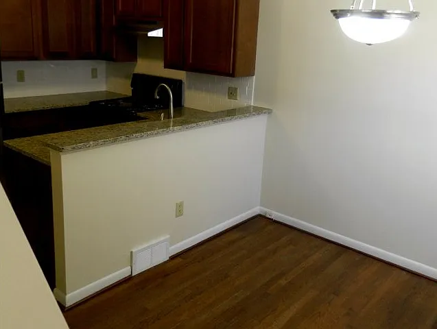 Premium Townhome dining room & kitchen.