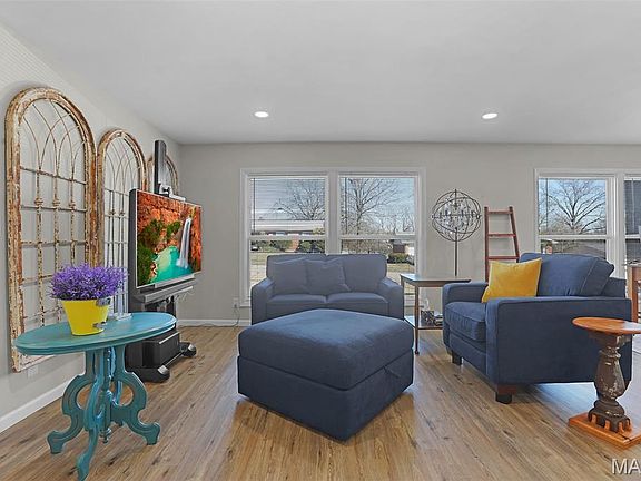 5th image of 1233 Hudson Hills Dr