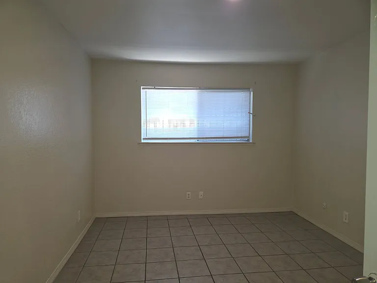 3441 N Marks Ave #104 — Photo 7
