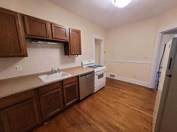 4th image of 3716 N Wolcott Ave