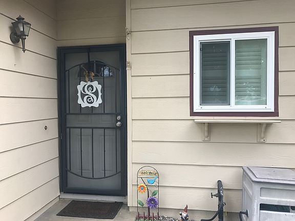 3rd image of 1606 E Lake Ct