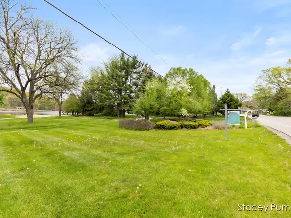 1041 Thornapple River Dr SE, Ada, MI 49301