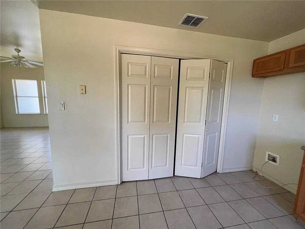 3 bed, 2.0 bath, 1168 sqft, $1,495 — Photo 4