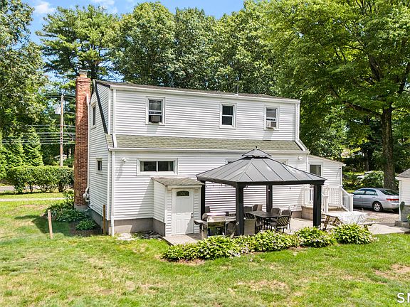4th image of 2065 Reservoir Avenue