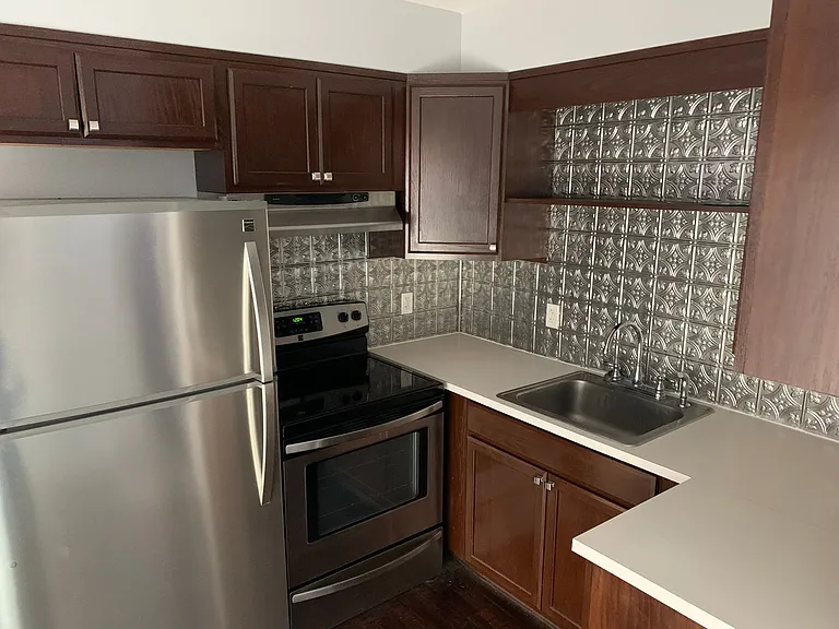 301 W Ghent Rd — Photo 3