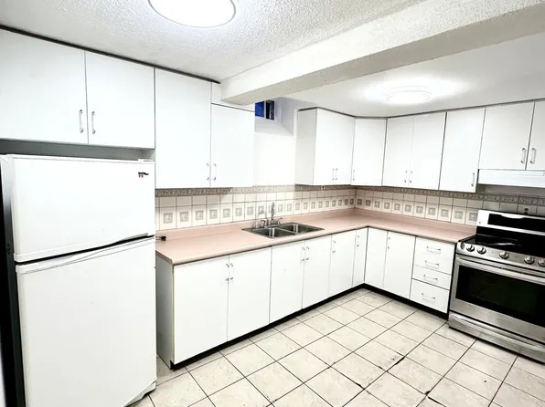 5480 Flatford Rd, Mississauga, ON L5V 1Y5