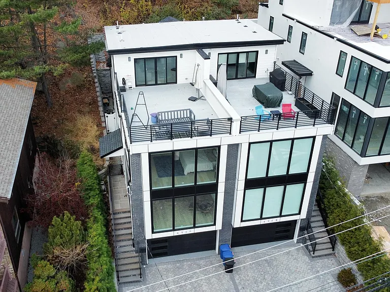 496 Undercliff Ave #3A — Photo 2