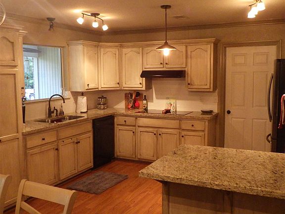 4th image of 4861 Lakewood Dr