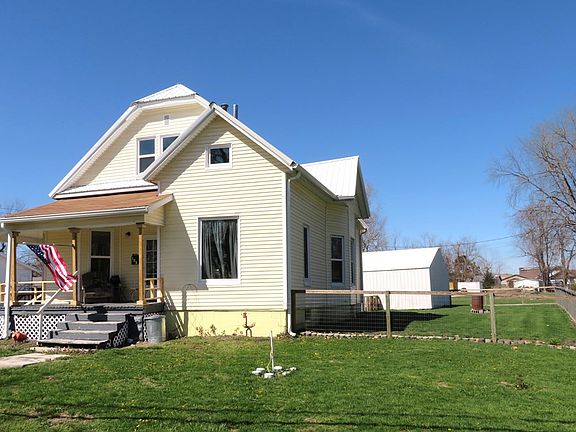 3rd image of 104 E College Ave