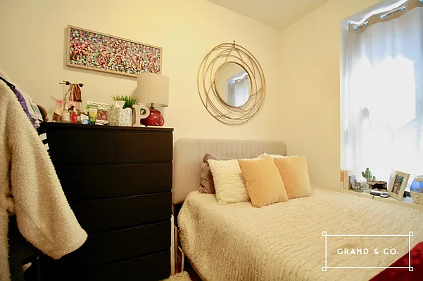 Rented by Grand & Co. | media 5