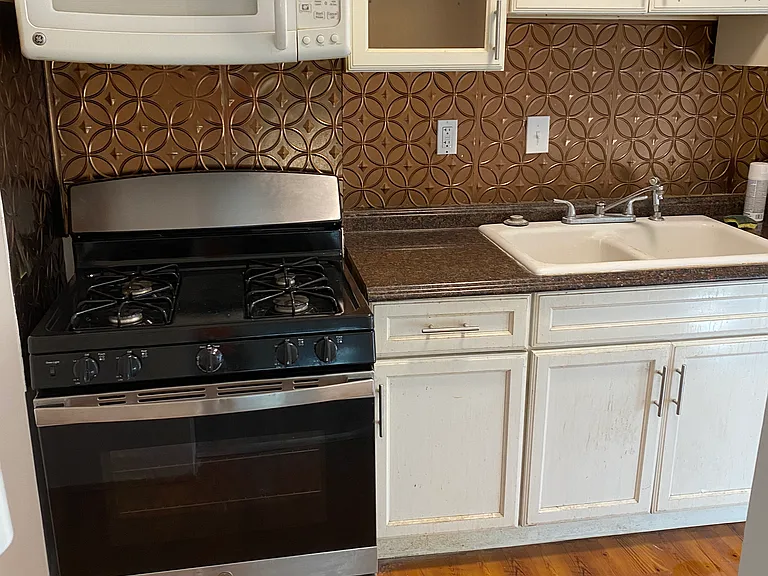 1008 Terrill St — Photo 3