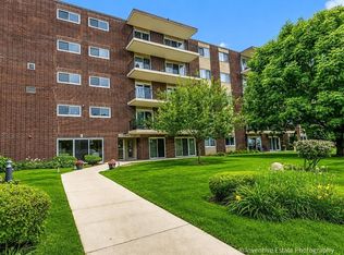 5300 Walnut Ave APT 22B, Downers Grove, IL 60515
