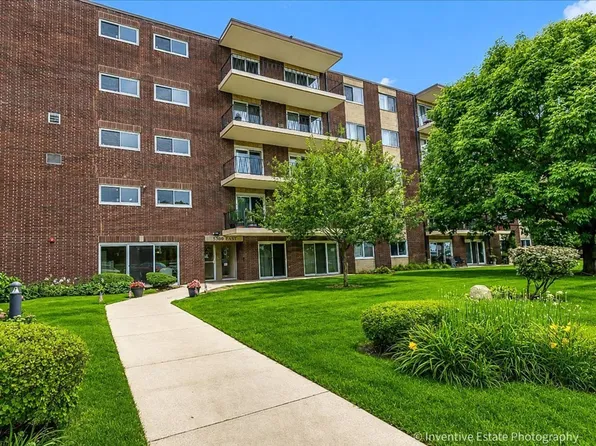5300 Walnut Ave APT 22B, Downers Grove, IL 60515