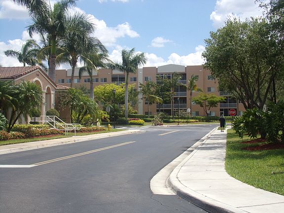 Exterior Neighborhood (street photo)