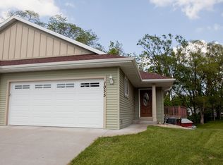 1035 Lincoln St, Onalaska, WI 54650