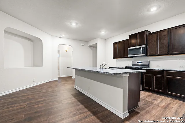 3 bed, 2.0 bath, 1650 sqft, $1,900 — Photo 3