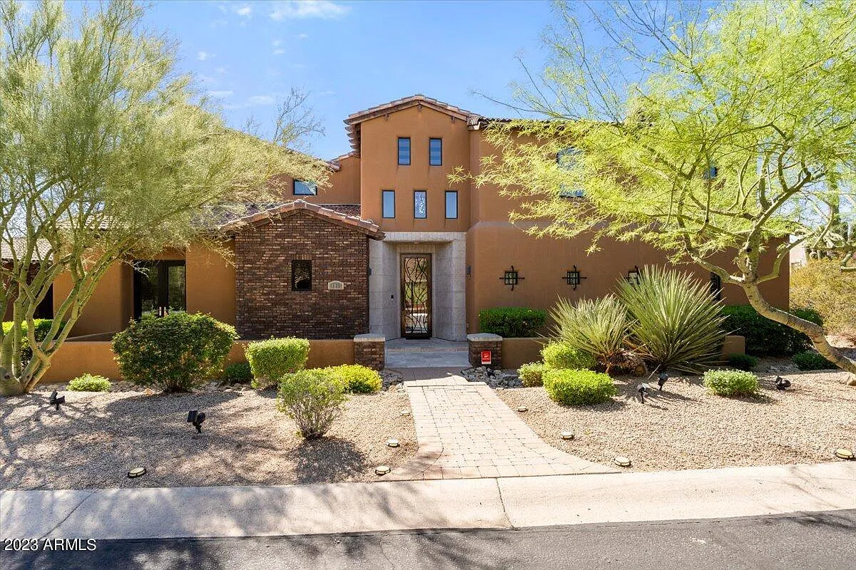 5 bed, 6.5 bath, 7039 sqft, $9,000 — Photo 2