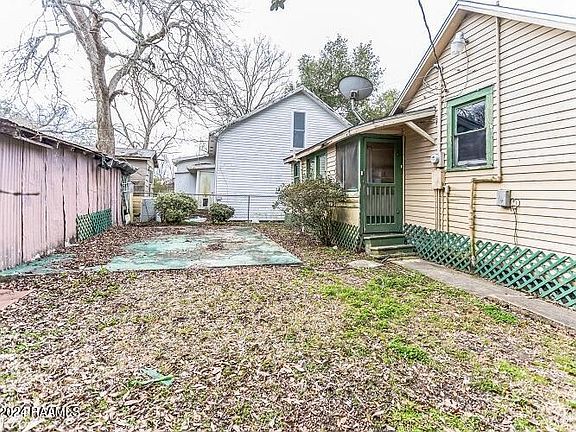 3rd image of 626 N Ave E