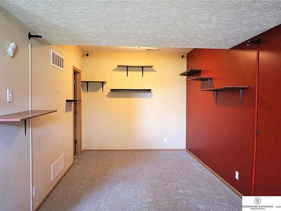4th image of 613 Rosewood Ave