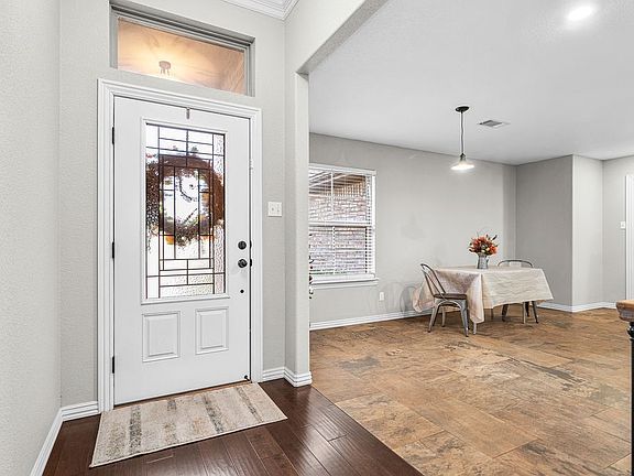 3rd image of 319 Copsey Dr