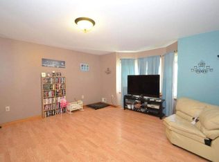 100 Sunnyside Ct, Saylorsburg, PA 18353