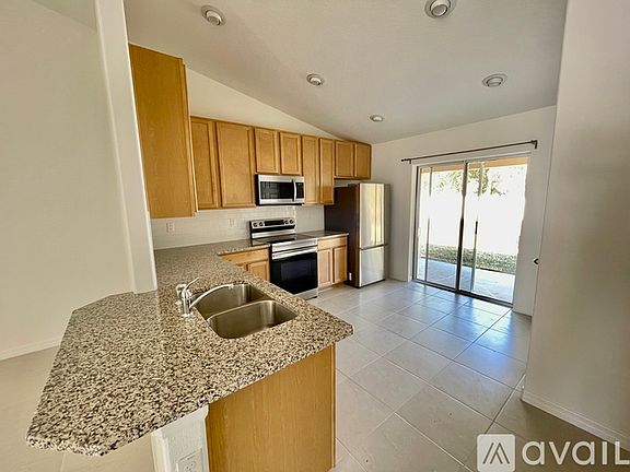 4th image of 19 Prospect Ln #B
