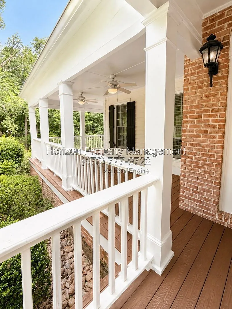 6 bed, 5.5 bath, 6400 sqft, $4,800 — Photo 4