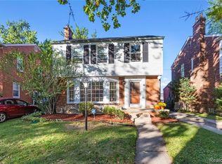 5212 Hillcrest St, Grosse Pointe Farms, MI 48236