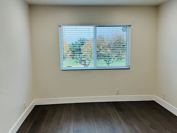 Master bedroom #1 with park view