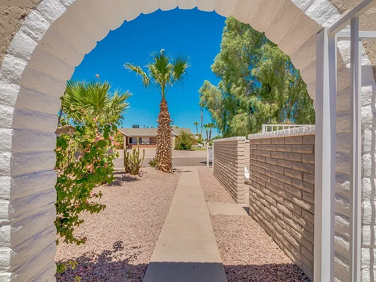 $0 First Month Rent! Remodeled 2 Bed Casita w/ Private Patio, W/D & Pool — Photo 40