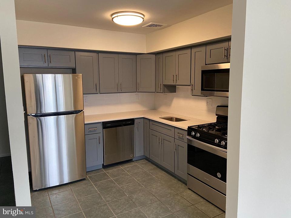 1st image of 478 Krams Ave Floor 1