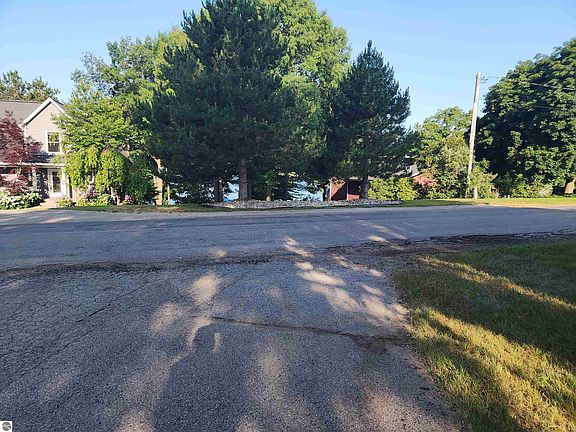 3rd image of 5303 Highland Dr
