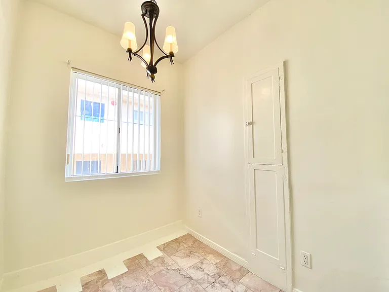 4852 Rosewood Ave #8 — Photo 6