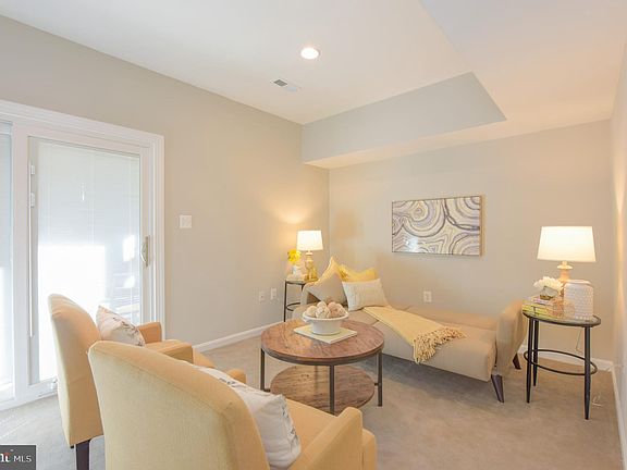 5th image of 403 E Nelson Ave