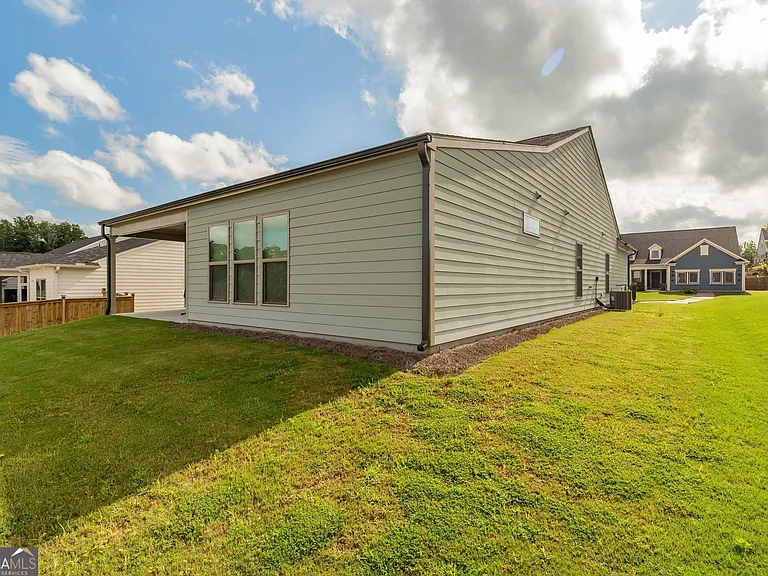 147 Soundview Trce — Photo 33